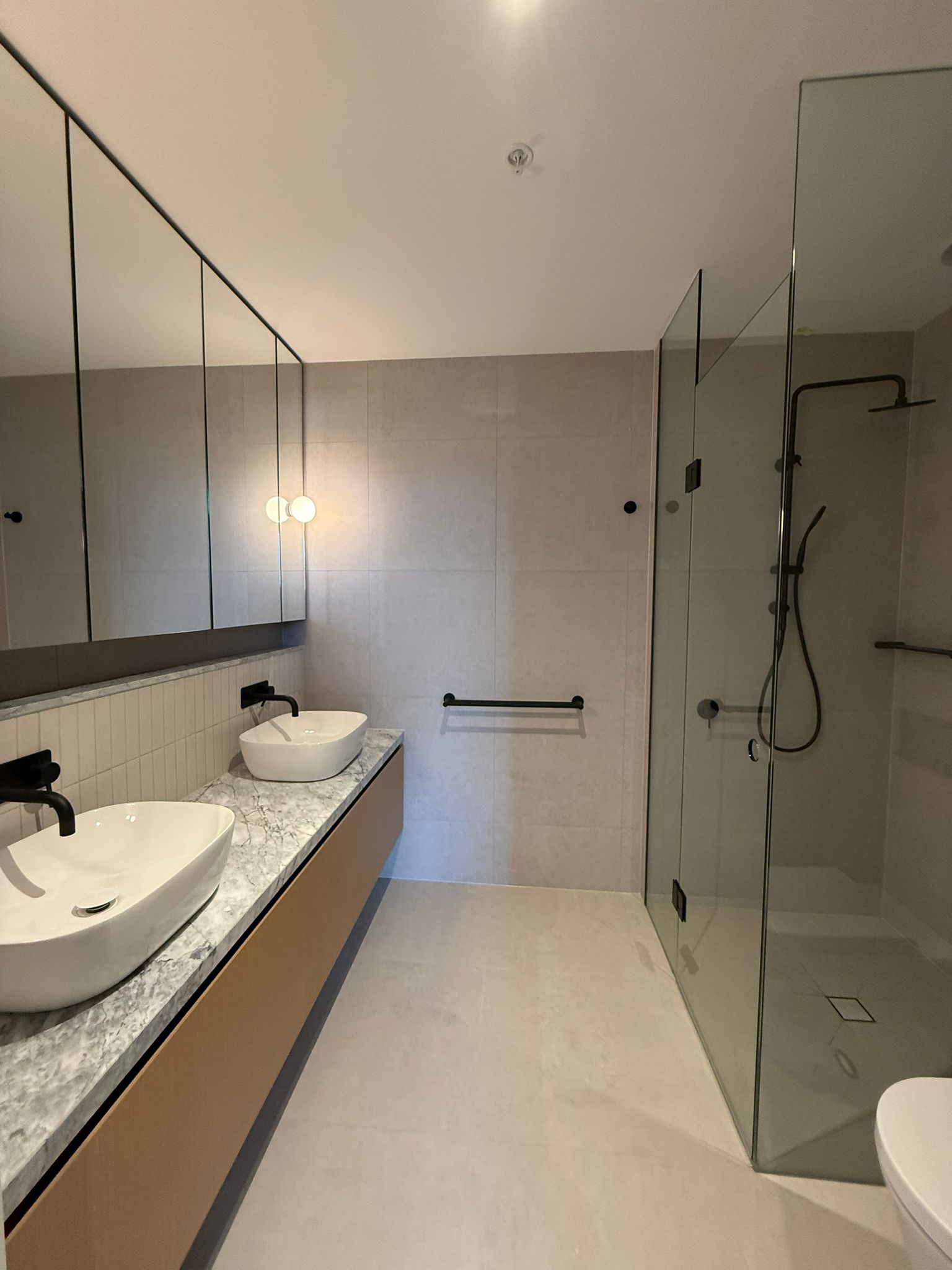 333StK MBR Bathroom (#606) 333StK MBR Bathroom (#606)